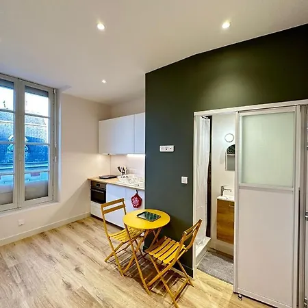 Cocon Bressigny T1 Centre-ville Wifi Apartment *